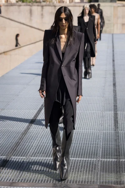 Look 10